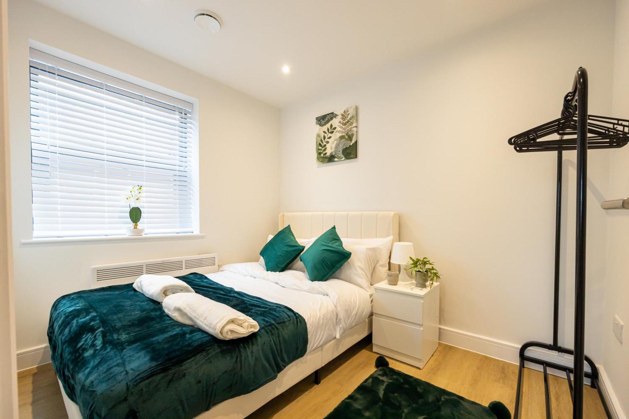 Modern 2 Bed Near Wythenshawe Hospital And Manchester Airport With Parking Екстериор снимка